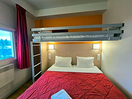 Standard - 1 Double 1 Bunk Bed Shared Bathroom