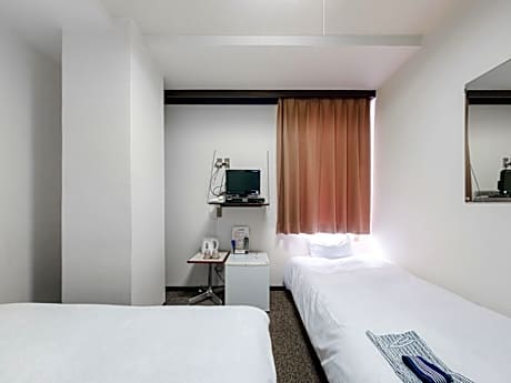 Twin Room with Sushi Dinner Included