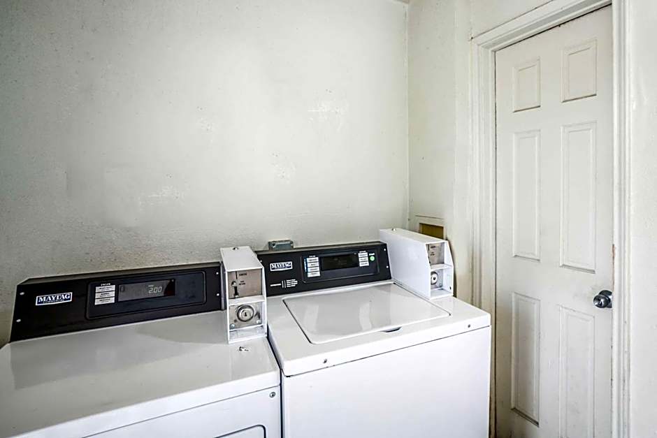 Motel 6 Dallas Market Center