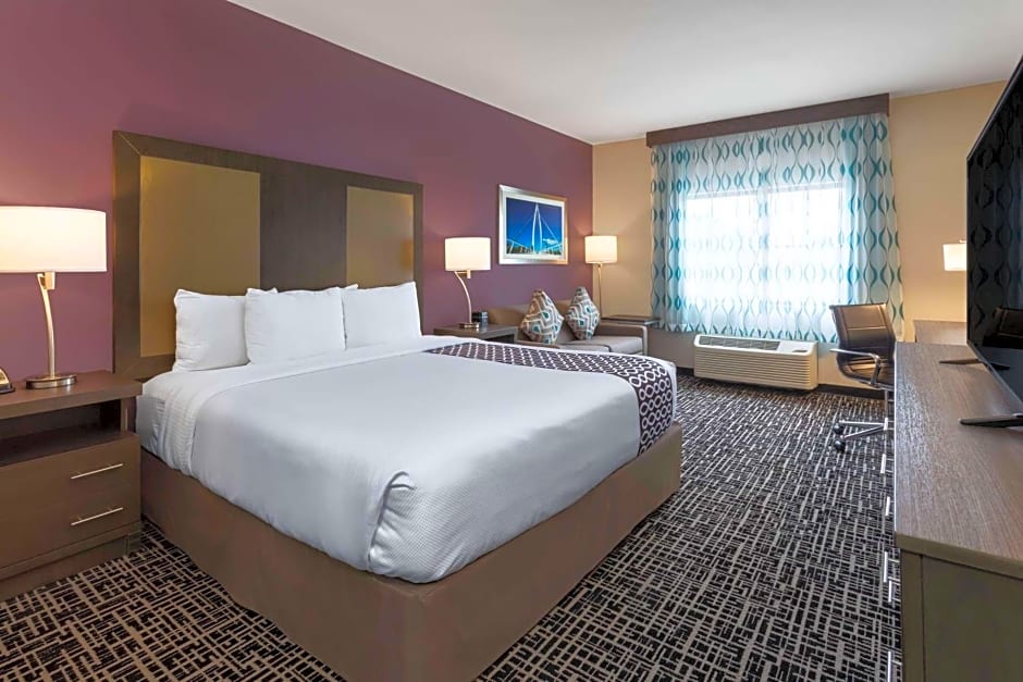 La Quinta Inn & Suites by Wyndham Wichita Airport