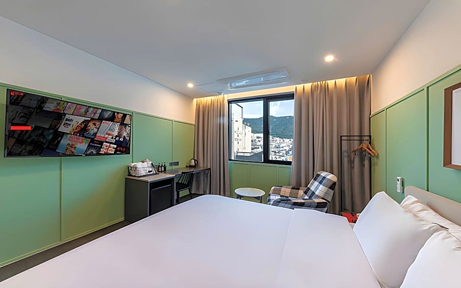 Brown-Dot Hotel Deokcheon