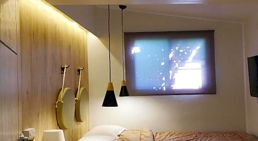 THE GOOSE HOUSE UBON