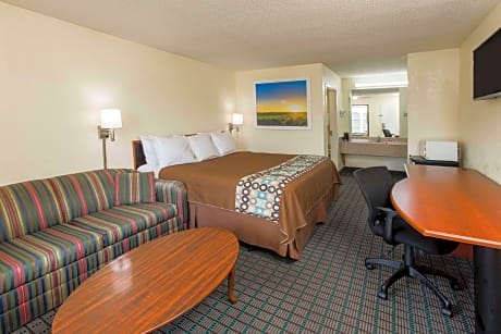 2 Queen Bed Smoking Room With Free