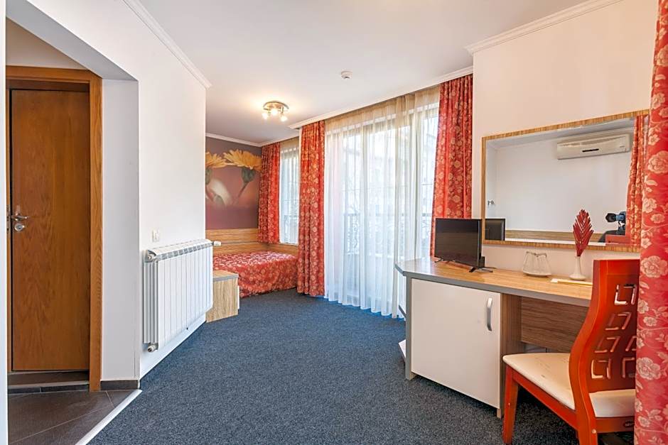 Семеен Хотел Опера