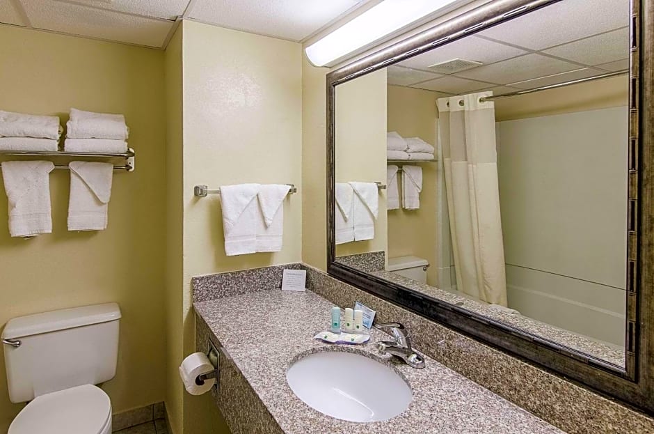 Quality Inn & Suites Lexington near I-64 and I-81