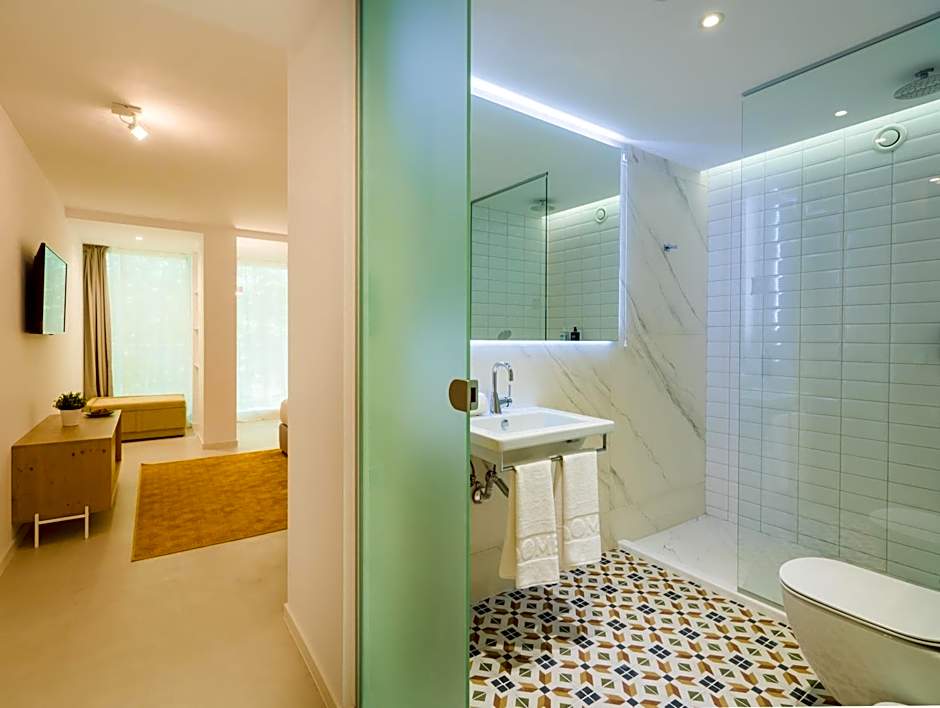 ibis Styles Golden Sands Roomer Hotel