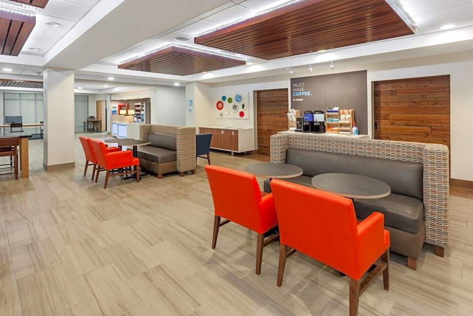 Holiday Inn Express Hotel & Suites Providence-Woonsocket By IHG