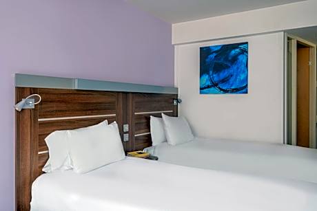 Standard Room with Two Single Beds