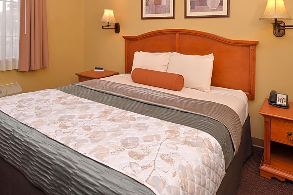 Country Hearth Inn & Suites Edwardsville