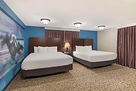 2 King Beds, Family Suite