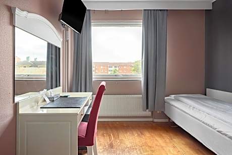 Economy Quadruple Room
