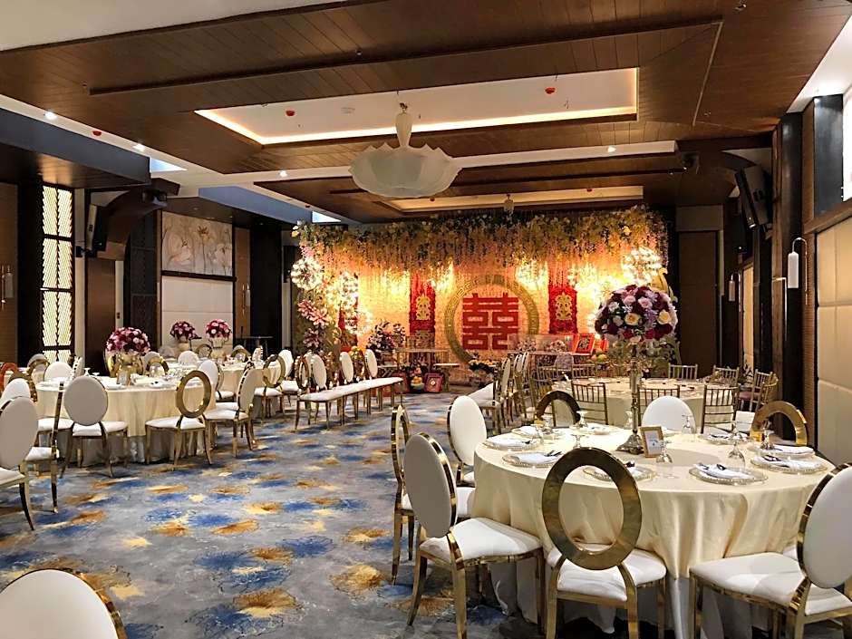 J7 Plaza Hotel