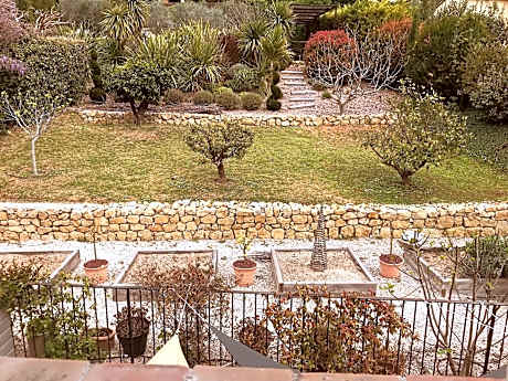 Suite with Garden View