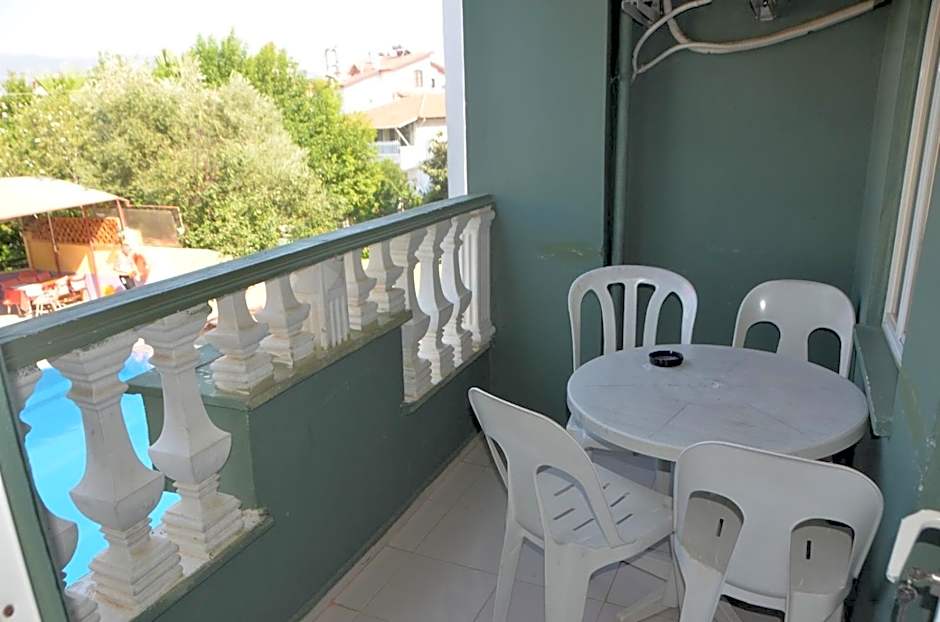 Club Sunset Apartments