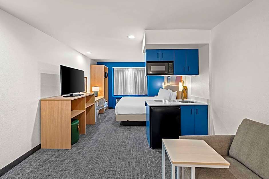 Spark by Hilton Sterling Dulles Airport
