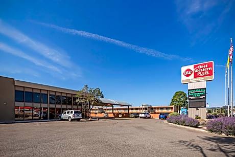 Best Western Plus Raton Hotel
