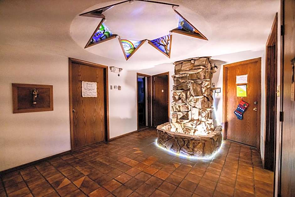 7 Gables Inn & Suites