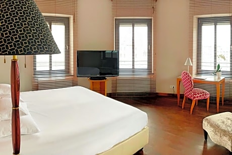 Yours Suite with City View