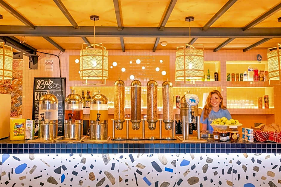 Villa Saint Exupery Beach Hostel