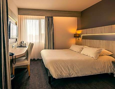 Standard Queen Room - Non-Smoking