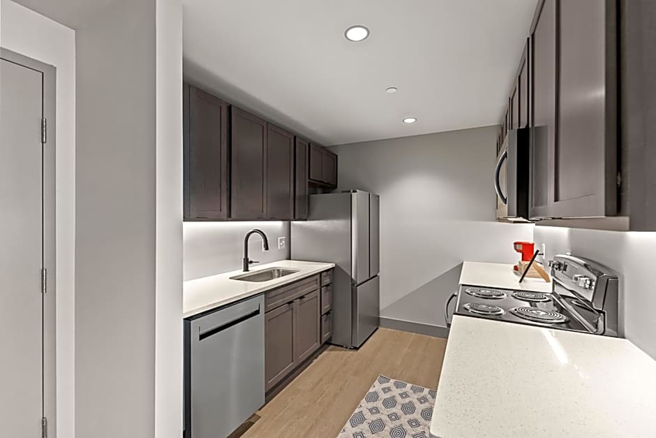 175 LEX - Walkable Downtown Lexington & Rupp Arena - Full Condos