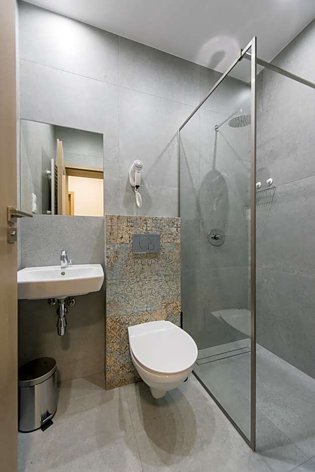 Hostel SMS FREE PARKING