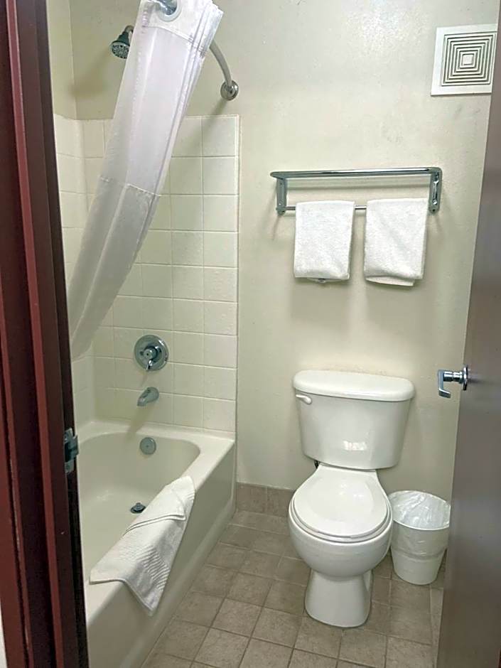 Toppenish Inn and Suites