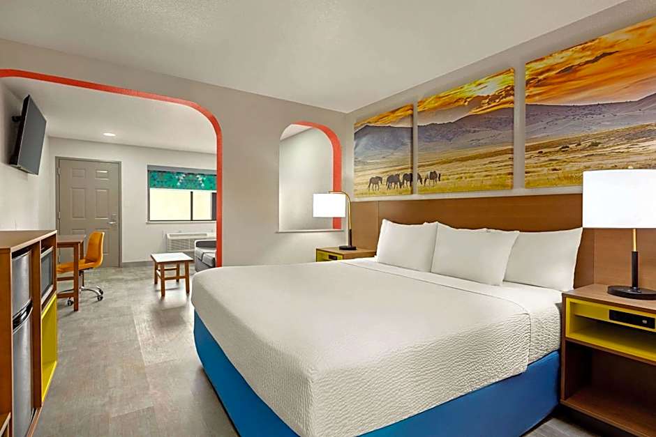 Days Inn by Wyndham Ruidoso Downs