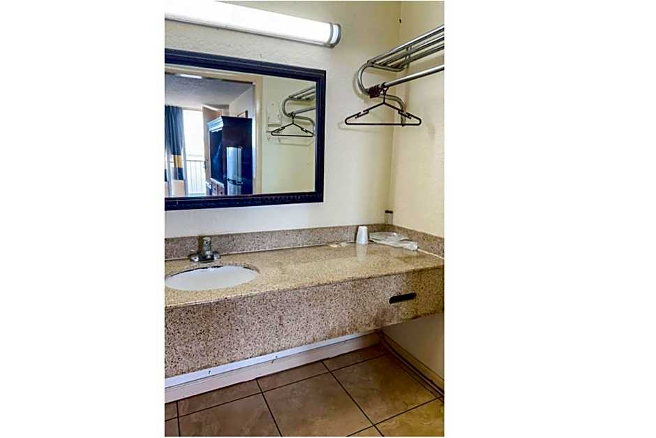 Super Inn & Suites by OYO Milledgeville