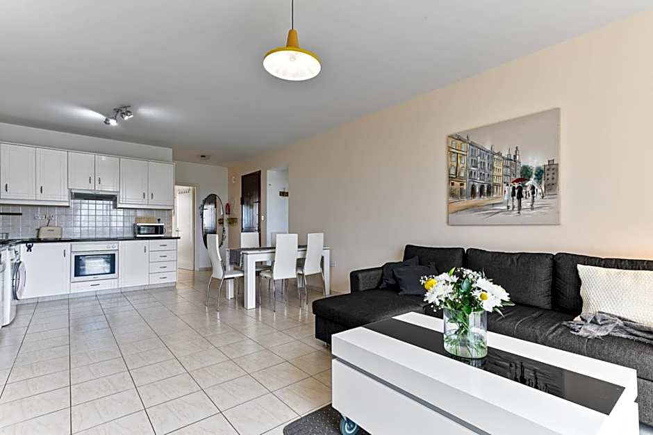 Sunny View - A Stunning Apartment with private rooftop