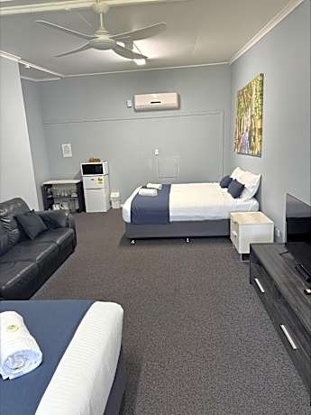 Family Room (Not Pet Friendly)