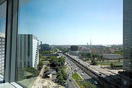 The Level Grand Premium with Tour Eiffel View and Lounge Access