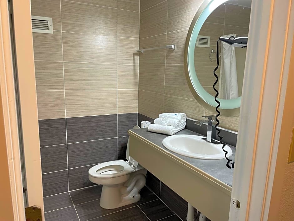 Whalers Inn and Suites
