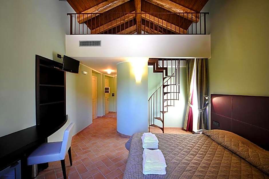 Photo 1 of 4 of Triple Room - Split Level