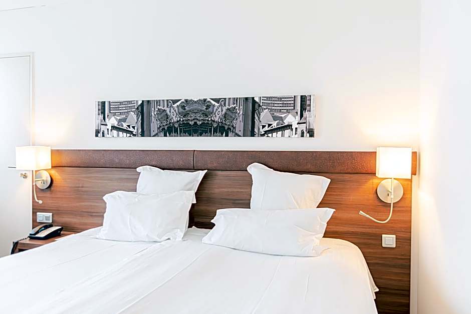Photo 1 of 3 of Standard 1 King Bed
