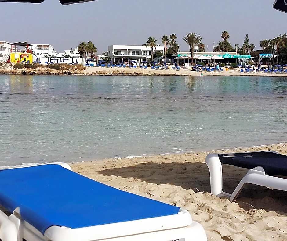 Christopher's Sandy Beach Suites