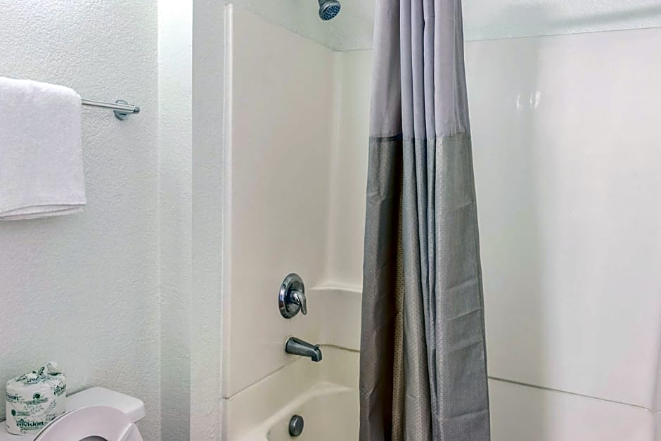 Motel 6-Bakersfield, CA - East