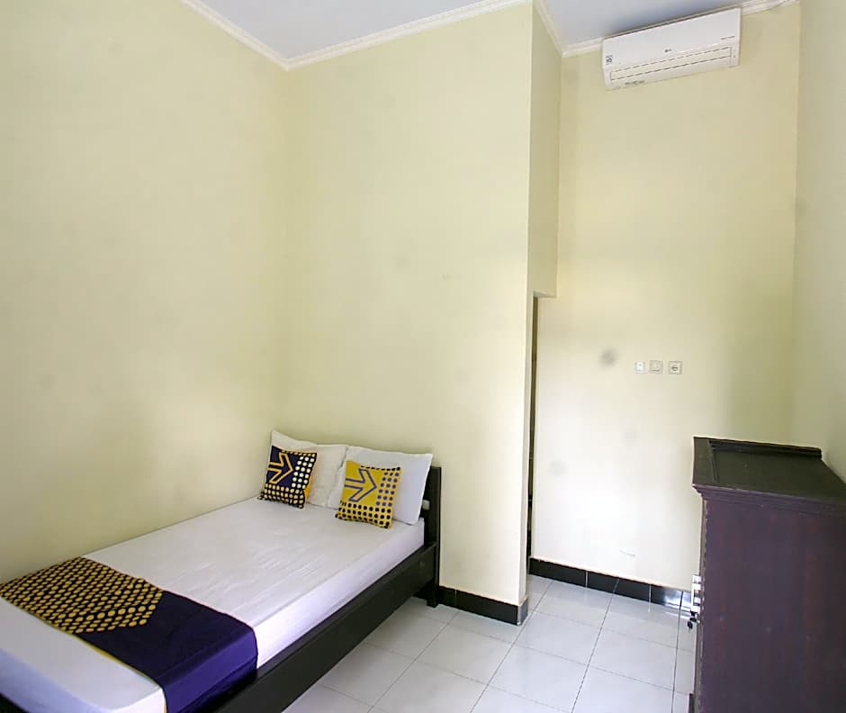 OYO Life 93155 Wisma Sarah