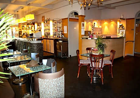 Hotel Restaurant Aux Armes D'Estaing - KB HOTEL GROUP