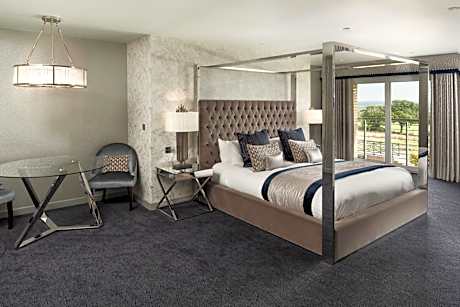 Luxury Suite