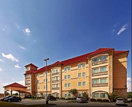 La Quinta Inn & Suites by Wyndham Allen At The Village