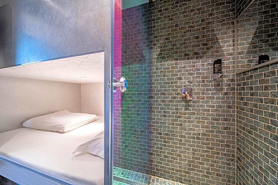 Diamond Capsule Hotel Amsterdam South