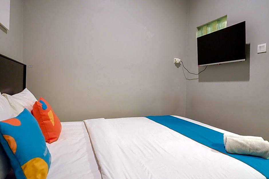 Sans Hotel Empress Simpang Lima