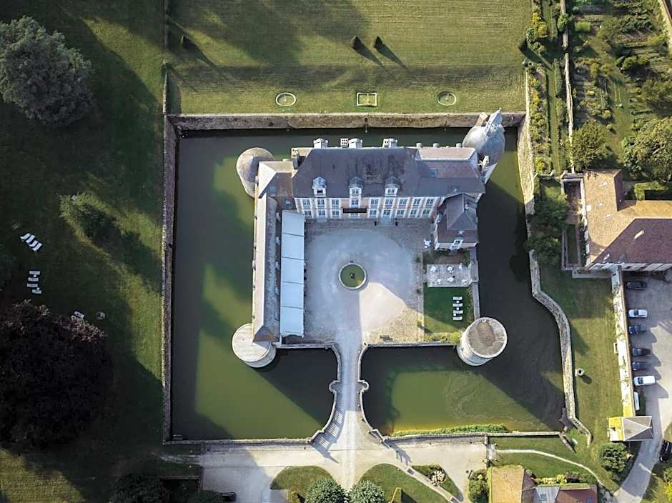 Le Chateau D'Etoges - Les Collectionneurs