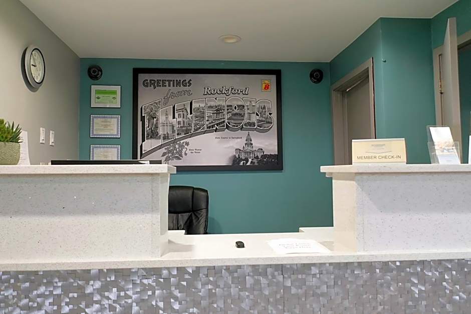 Super 8 by Wyndham Rockford I-90/Casino District