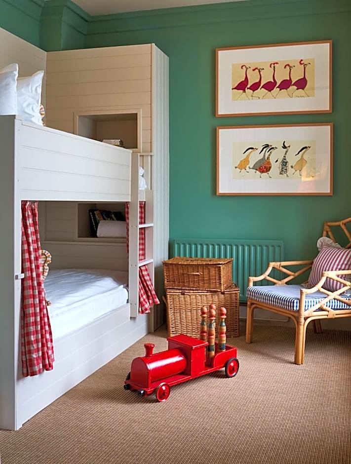 The Mitre, Hampton Court