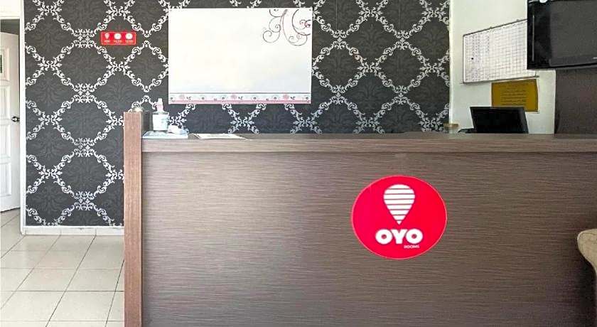 OYO 90324 Muar Station Hotel