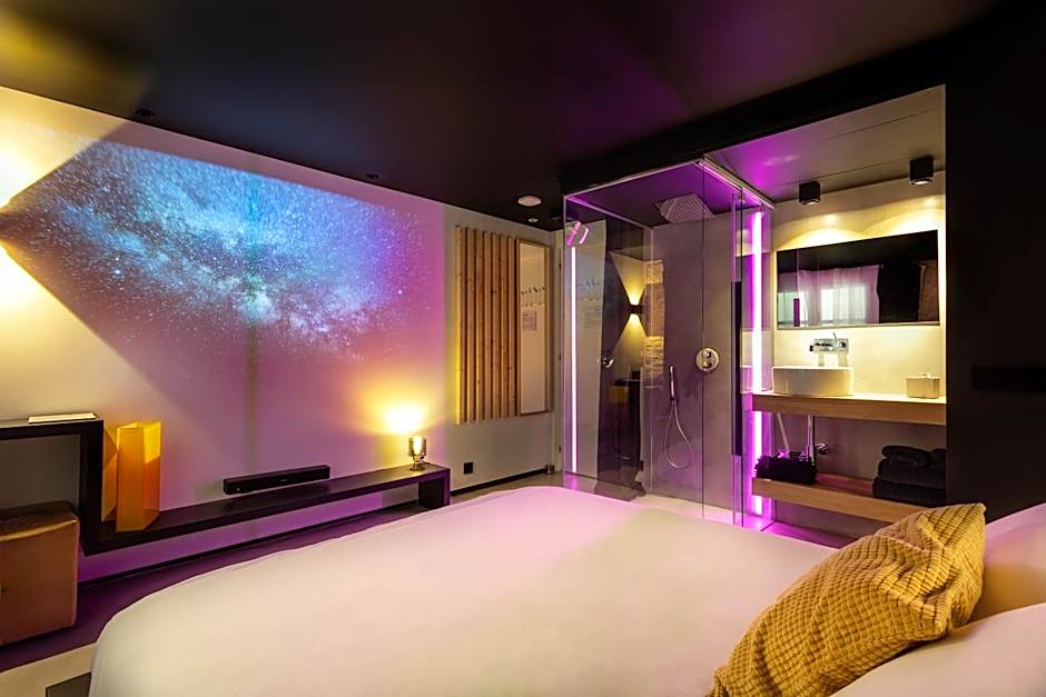 The Black Boutique -- Turistea Suites