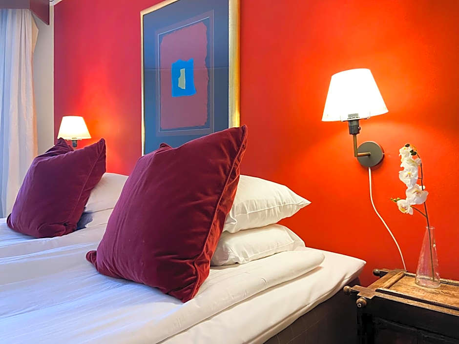 Photo 1 of 8 of Suite