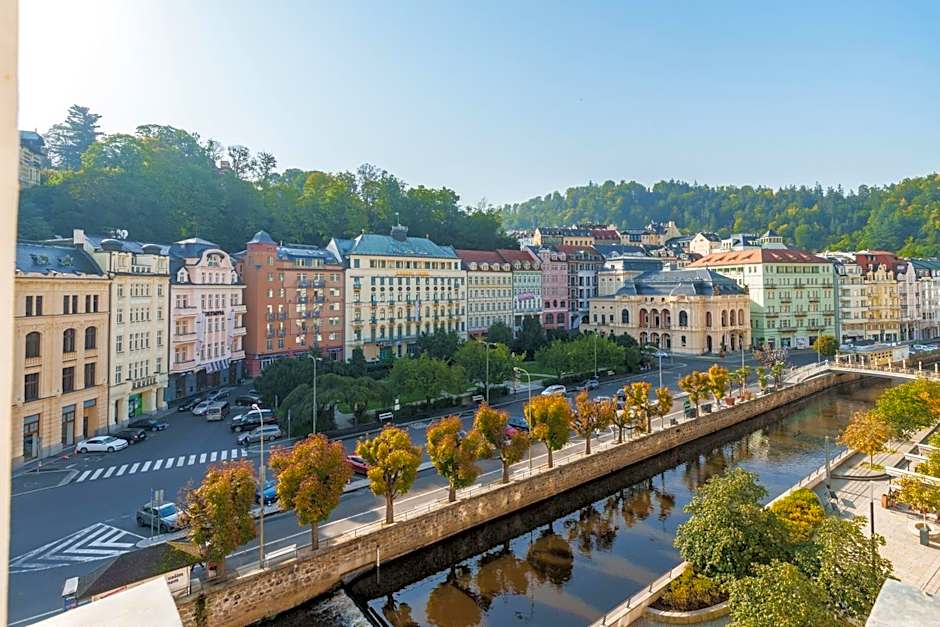 Esplanade Self Check-in Hotel
